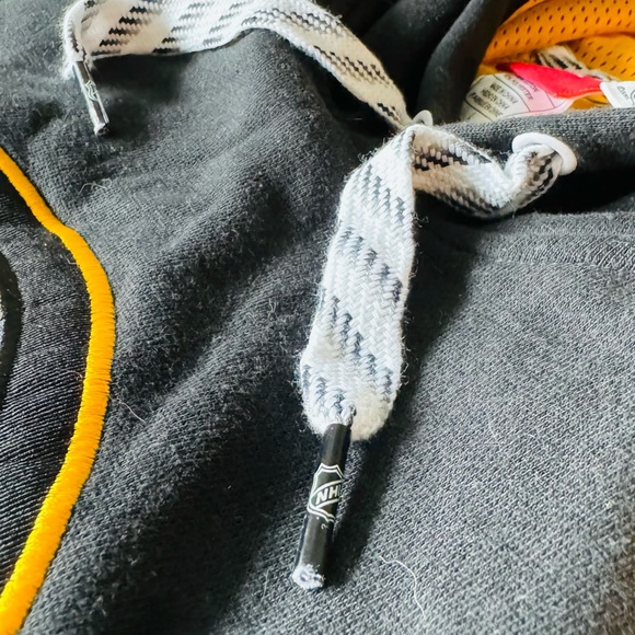 Boston Bruins Men’s Sweatshirt authentic NHL - Picture 3 of 8